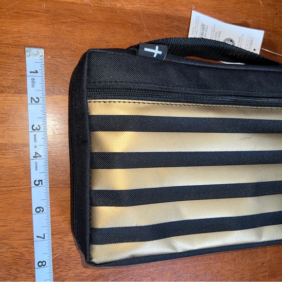 Bible cover with Bible included - Picture 2 of 6